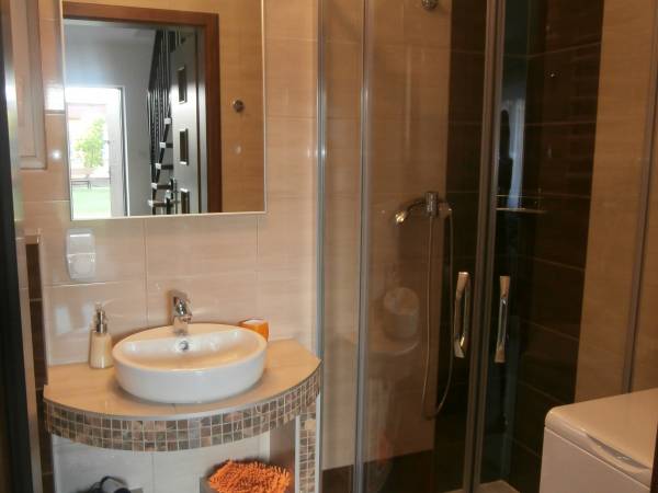 Domek - apartament piętrowy: łazienka