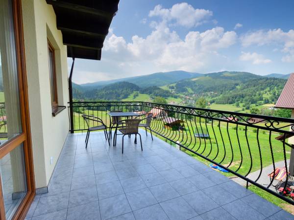 Taras DOMEK POD LIPĄ