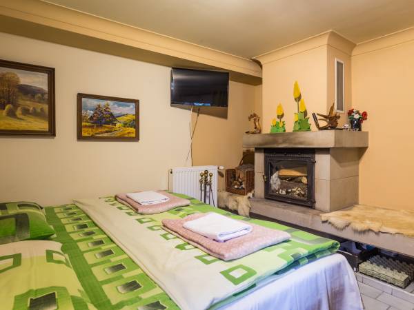 Pokoje Gościnne - pokój z kominkiem