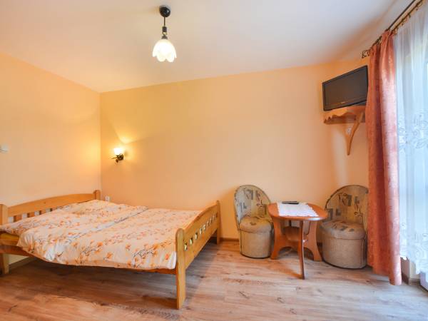 Pokój trzyosobowy z łazienką, TV i tarasem