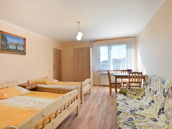 Pokój czteroosobowy z łazienką i TV