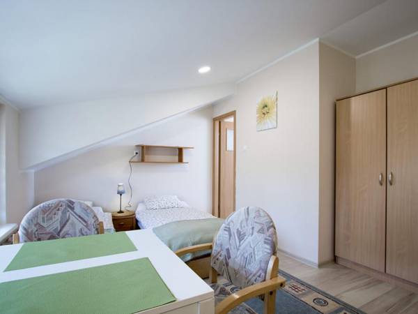 Pokój nr 5 IIpiętro 3 osobowy