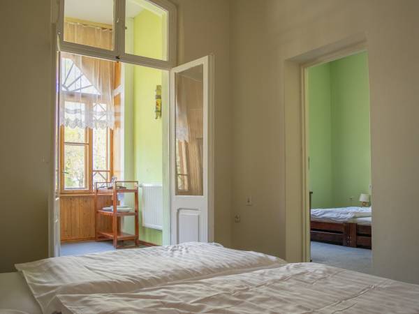 Częsta dezynfekcja dotykowych powierzchni