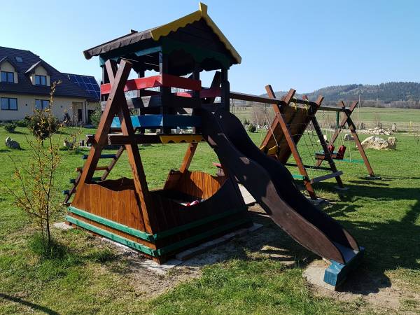 Plac zabaw - zjeżdżalnia