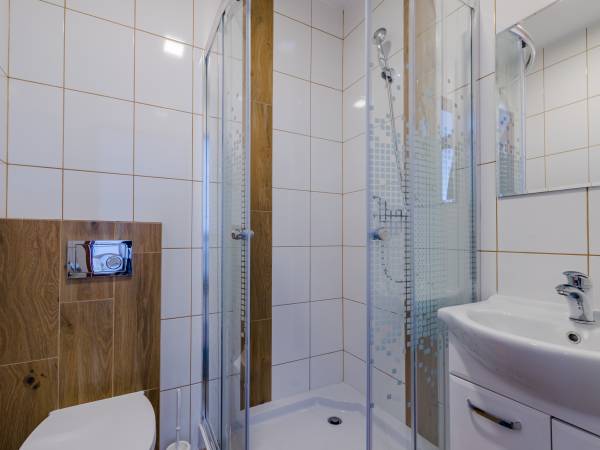 Pokój 4 osobowy łazienka