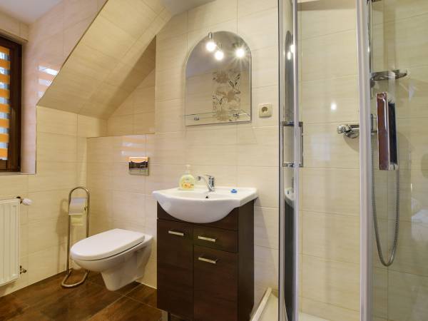 Łazienka pokoju 2os.z aneksem