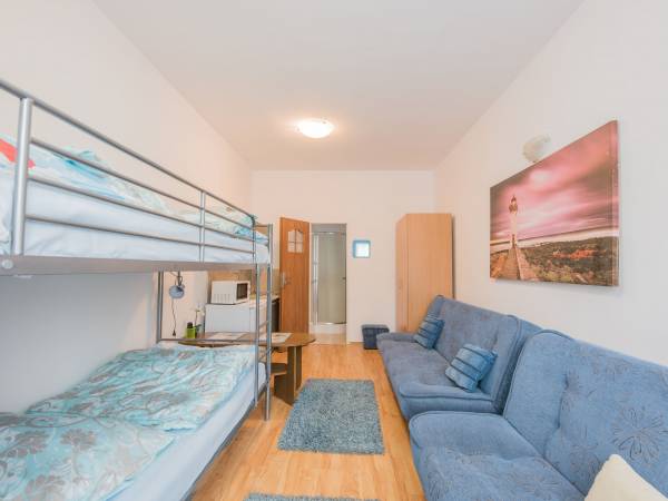 Widok na pokój rodzinny dla 4-ch osób z łazienką w pokoju.Prywatne wejście do pokoju.