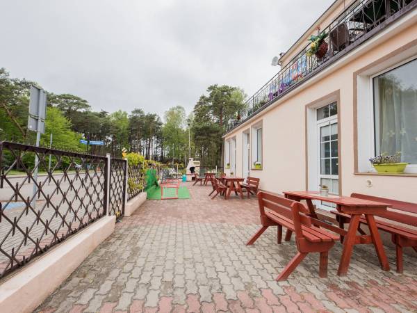 Widok na parterowy taras.