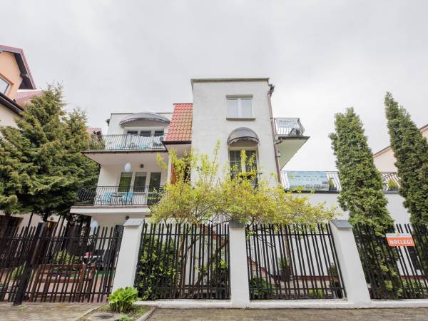 Wiosenny Lazur - kwiaty, szum morza, lasu i śpiew ptaków.