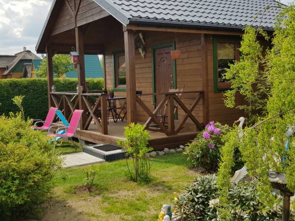 domek drewniany z tarasem