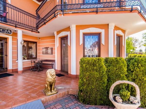 Pokój trzyosobowy z aneksem (1)