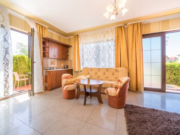 Pokój trzyosobowy z aneksem (2)