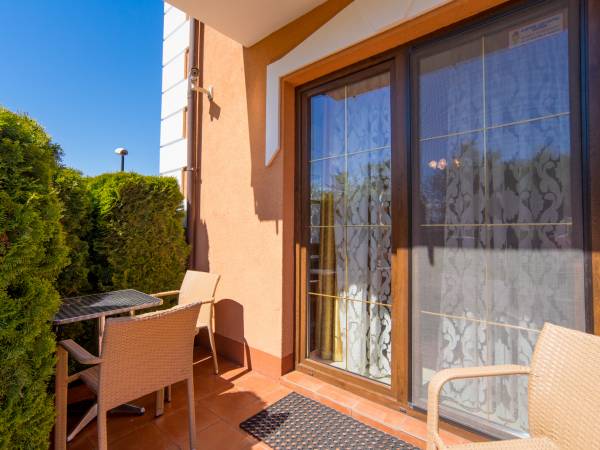 Pokój trzyosobowy z aneksem (2)