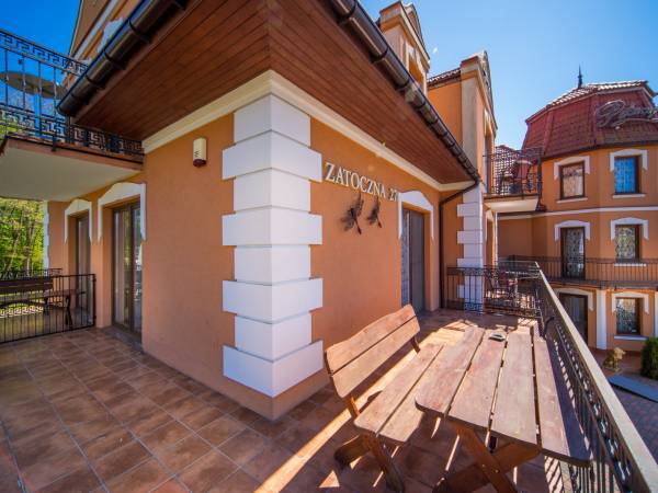 Pokój trzyosobowy z balkonem (14)