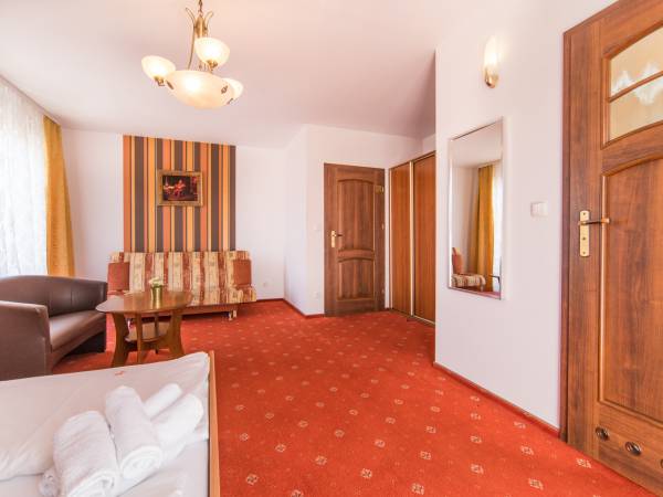 Pokój trzyosobowy z balkonami (6)