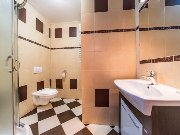 Pokój trzyosobowy (27)