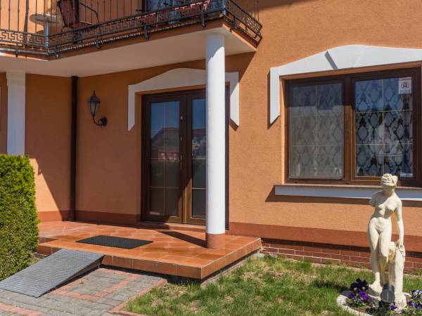 Pokój trzyosobowy z aneksem (2)