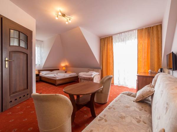 Pokój trzyosobowy z dostawką (18)