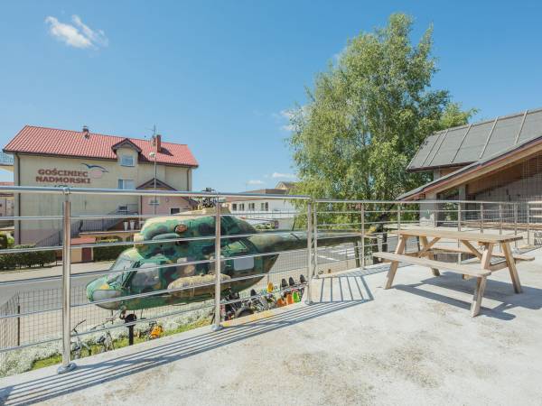 Widok z tarasu od ulicy.