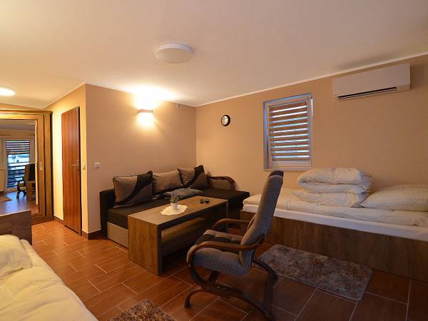 pok. 4 os. z tarasem i klimatyzacją