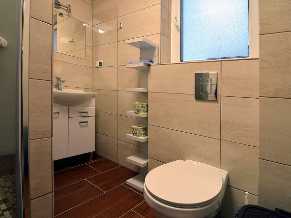 łazienka w pok. 4 os.