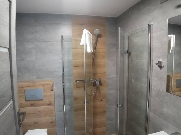 Sandra I łazienka pokoju nr 4