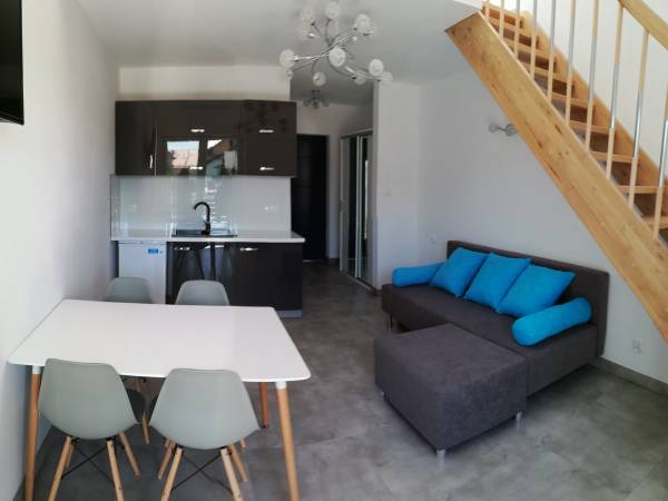 Pokój czteroosobowy z antresolą.