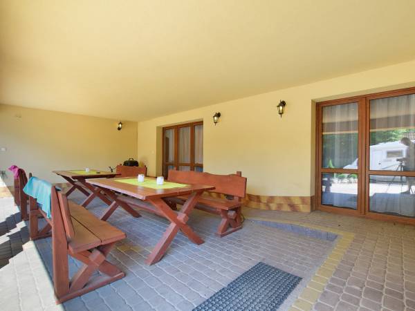 Taras zewnętrzny do wypoczynku i biesiadowania