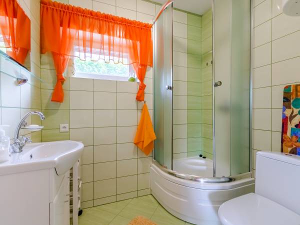 Domek nr 2-łazienka z WC