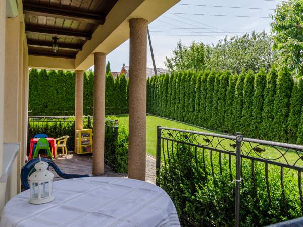 Domek nr 2-taras z widokiem na ogród