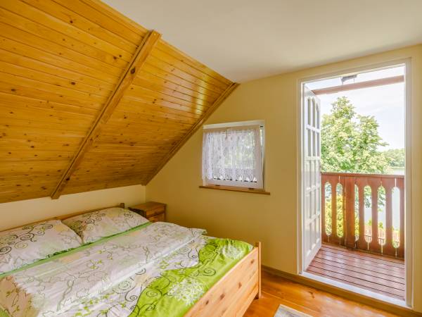 Domek nr 1-sypialnia 1 z widokiem na jezioro