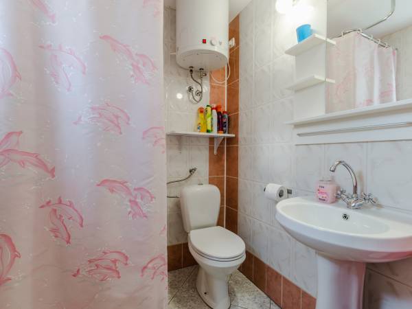 Domek nr 1- łazienka z WC