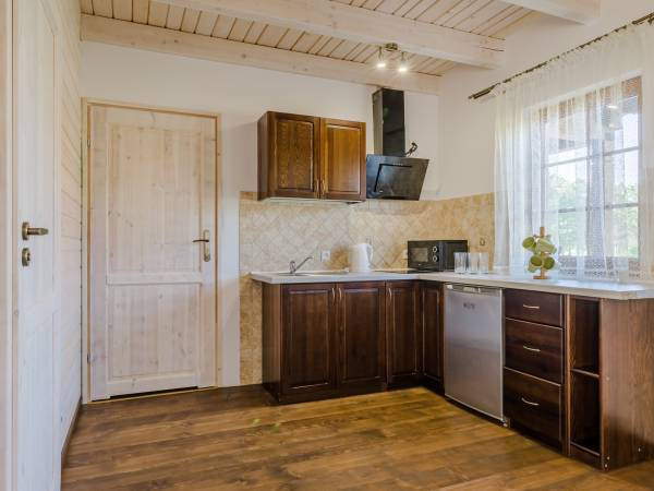 Kuchnia domku środkowego (bez tarasu) w kolorze białym