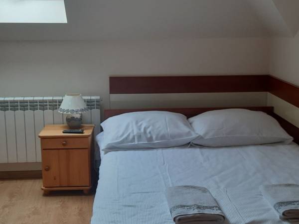 Pokój z łóżkiem dwuosobowym