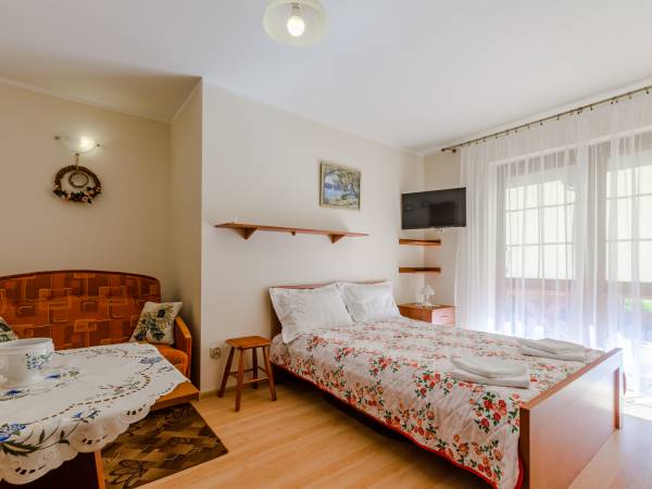 Dom murowany-pokój z tarasem