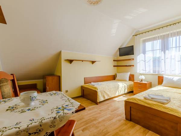 Dom murowany - pokój pietro 3 osobowy