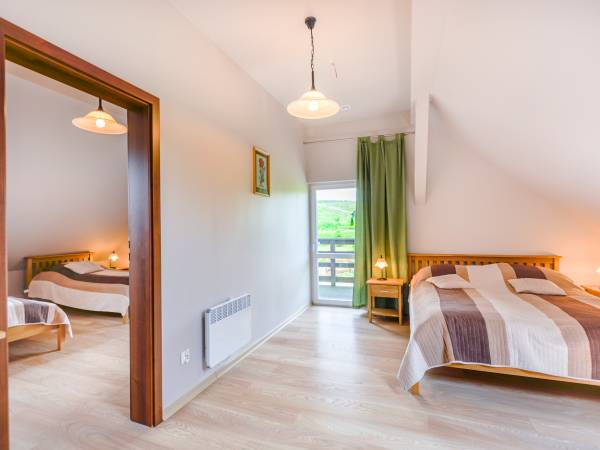 Apartament piętro - sypialnia 1 z łóżkiem małżeńskim