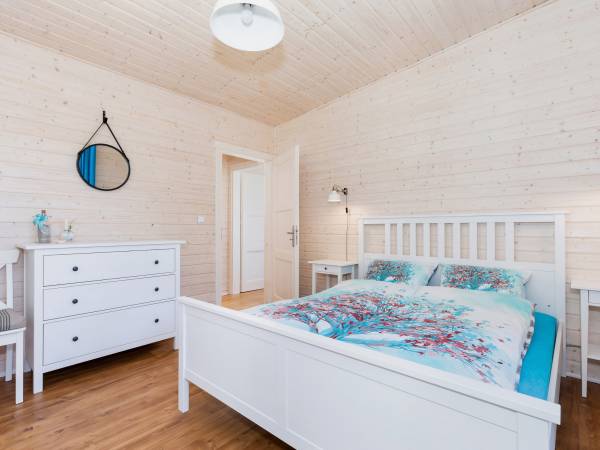 sypialnia z balkonem