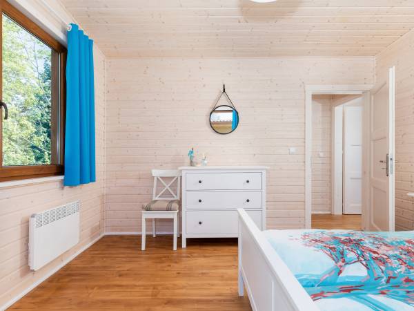 sypialnia z balkonem