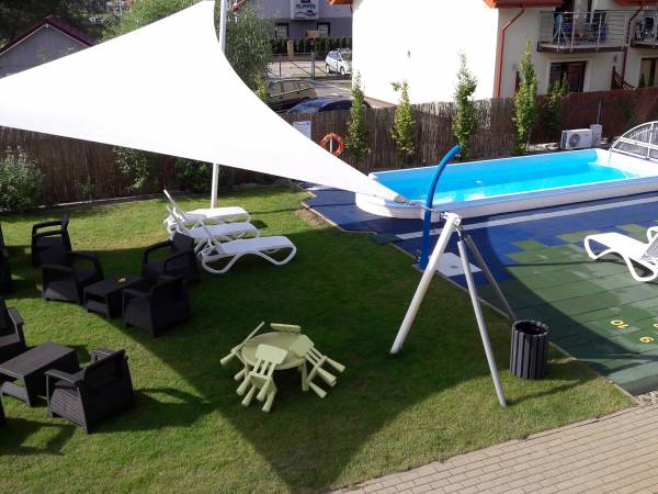 strefa wypoczynku z basenem