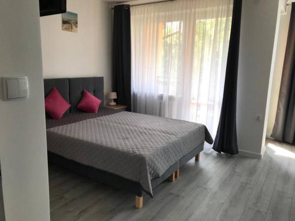 pokój 4 osobowy z balkonem lub 5 z łazienką