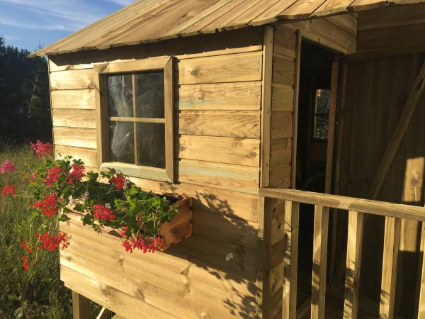 Placyk zabaw - domek drewniany