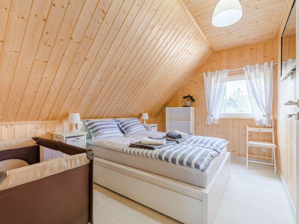 sypialnia z telewizorem 12 osobowy domek