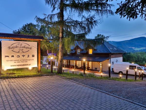 Widok obiektu z ulicy