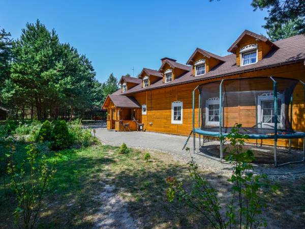 budynek (noclegi + sala)