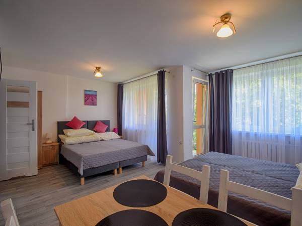 pokój 4 osobowy z balkonem