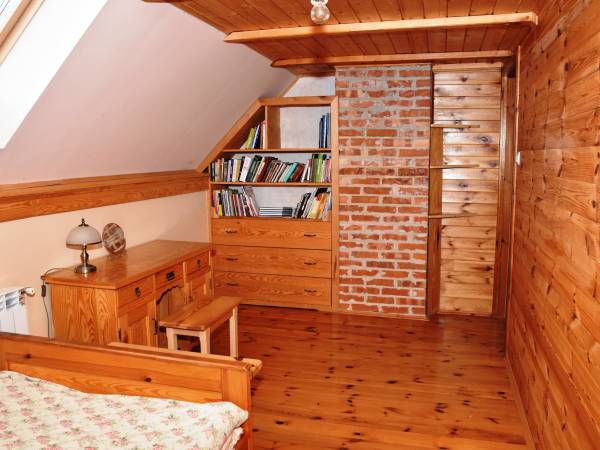 średnia - obie z wyjściem na balkon