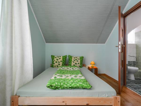 pokój 2 osobowy z łazienką i balkonem.