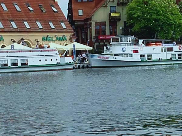Promenada nad Jeż. MIkołajskim ( ok. 8 min. pieszo alejka nad jeziorem)