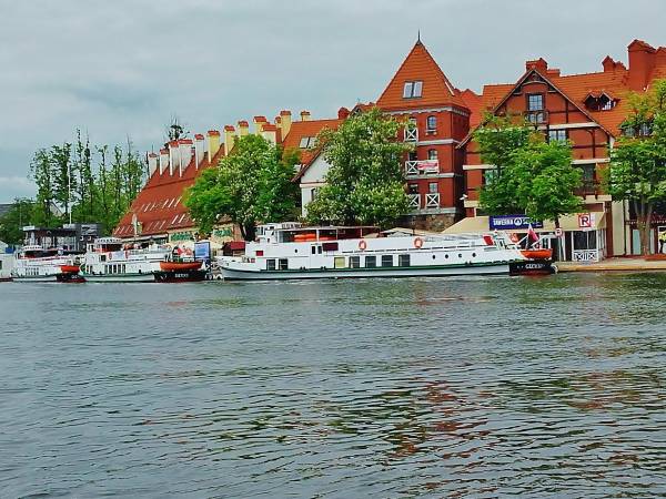 Promenda - ok. 8 min. pieszo alejka nad jeziorem